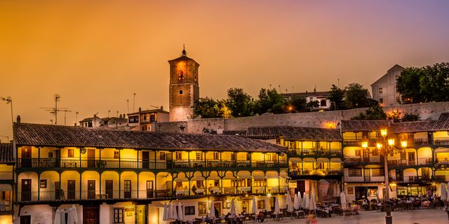 Town, Evening, Dusk, Residential area, Street light, Town square, Mixed-use, Plaza, Suburb, Holy places, 
