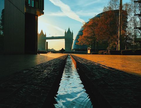 Sunlight, Tints and shades, Morning, Evening, Reflection, Symmetry, Water feature, Shadow, Dusk, Walkway, 