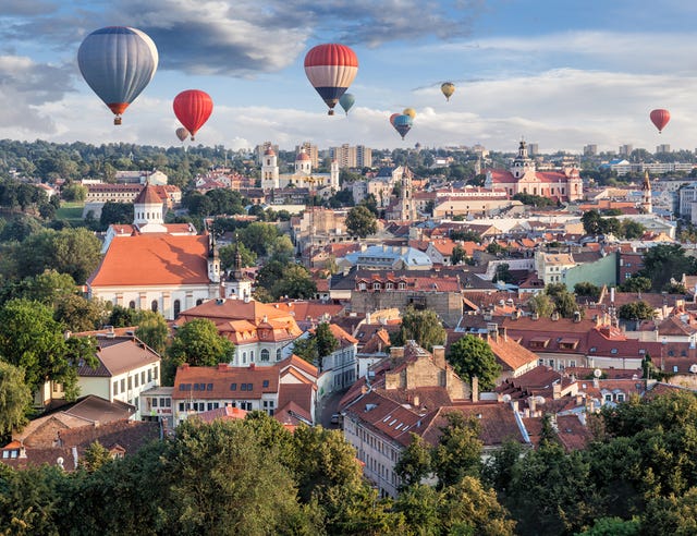 Daytime, Hot air ballooning, Balloon, Aerostat, Hot air balloon, Red, Summer, Outdoor recreation, Air sports, Roof, 