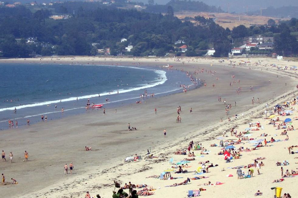 Body of water, Coastal and oceanic landforms, Sand, Tourism, Fun, Shore, Coast, People on beach, Leisure, Beach, 