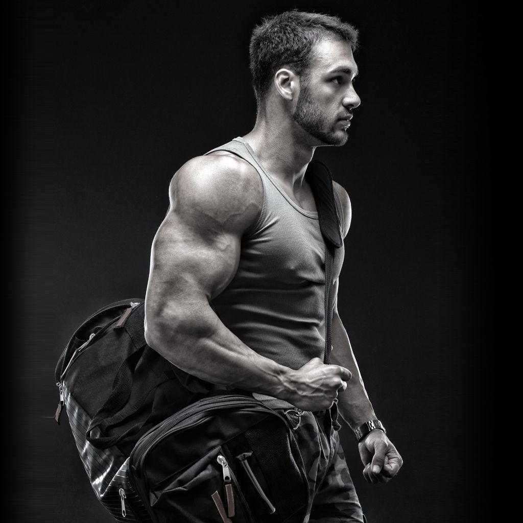 Human body, Shoulder, Elbow, Style, Chest, Wrist, Muscle, Trunk, Bag, Flash photography, 