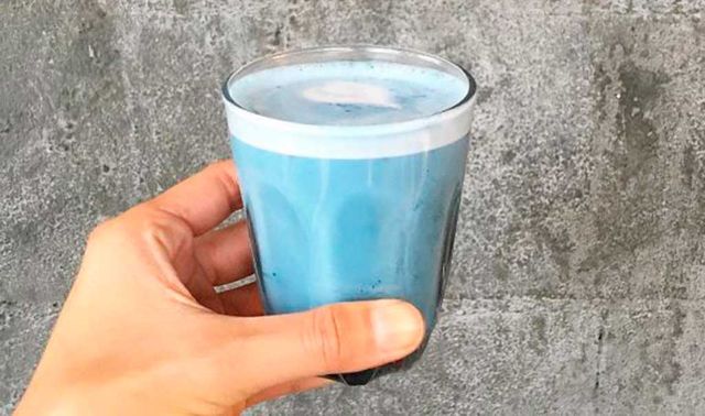 Fluid, Liquid, Blue, Finger, Drink, Aqua, Teal, Drinkware, Glass, Electric blue, 