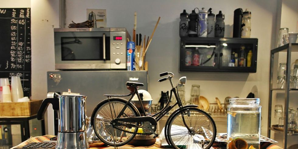 Bicycle wheel, Shelf, Room, Bicycle, Shelving, Furniture, Bicycle fork, Bicycle part, Table, Vehicle, 