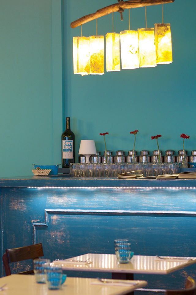Blue, Fluid, Glass, Room, Drinkware, Liquid, Wall, Lampshade, Turquoise, Bottle, 