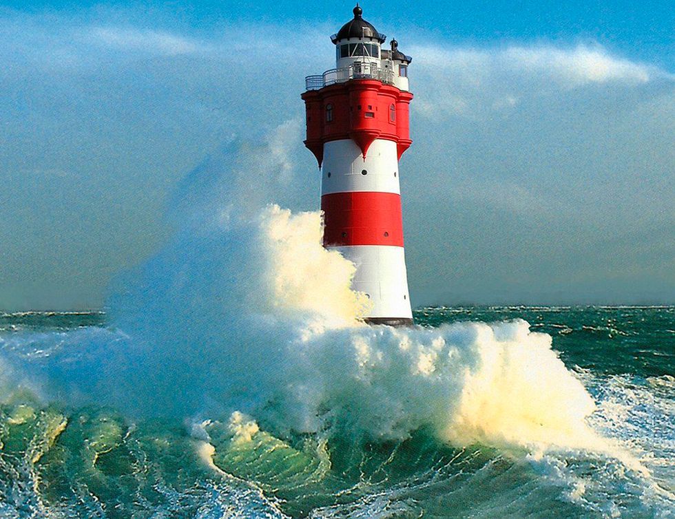 Lighthouse, Tower, Beacon, Sea, Wave, Ocean, Sky, Wind wave, Nonbuilding structure, Promontory, 