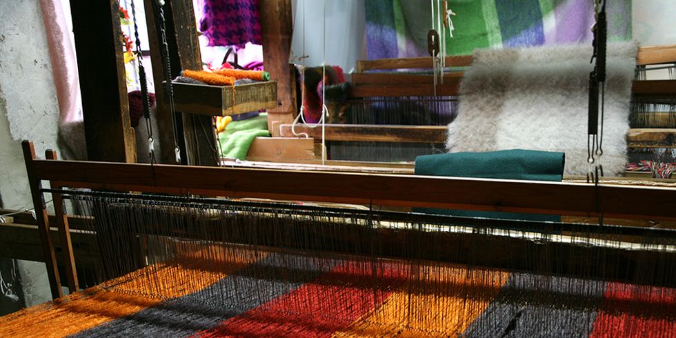 Textile, Room, Magenta, Linens, Purple, Maroon, Thread, Carpet, Creative arts, Weaving, 