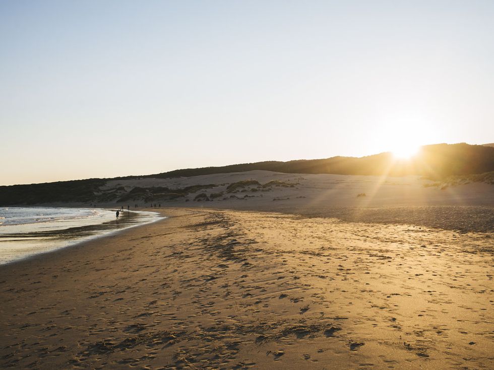 Sky, Beach, Sand, Sea, Horizon, Shore, Coast, Ocean, Natural environment, Morning, 