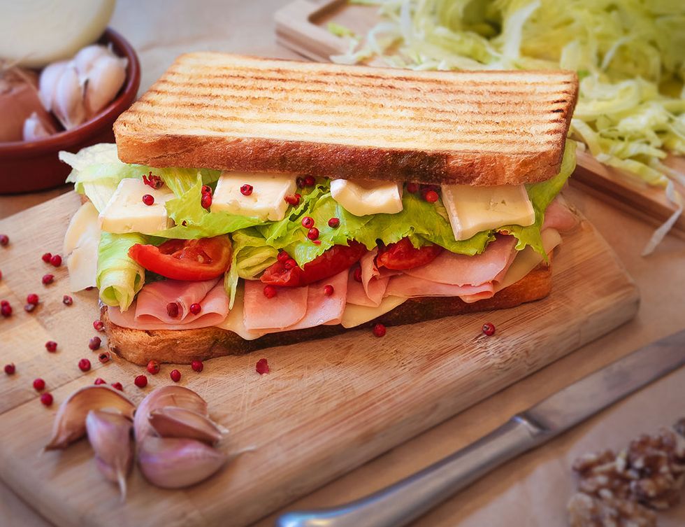 Dish, Food, Cuisine, Ham and cheese sandwich, Ingredient, Sandwich, Bologna sandwich, Bacon sandwich, Lettuce, Finger food, 
