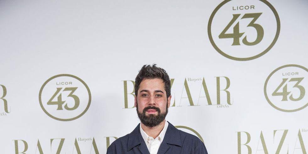 Carpet, Red carpet, Fashion, Suit, Flooring, Premiere, Facial hair, Style, Fashion design, Beard, 