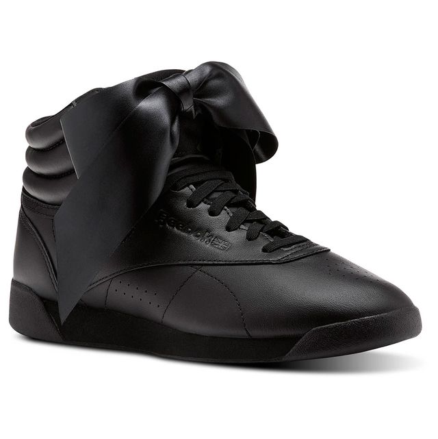 Shoe, Footwear, Black, White, Sneakers, Product, Basketball shoe, Walking shoe, Outdoor shoe, Athletic shoe, 