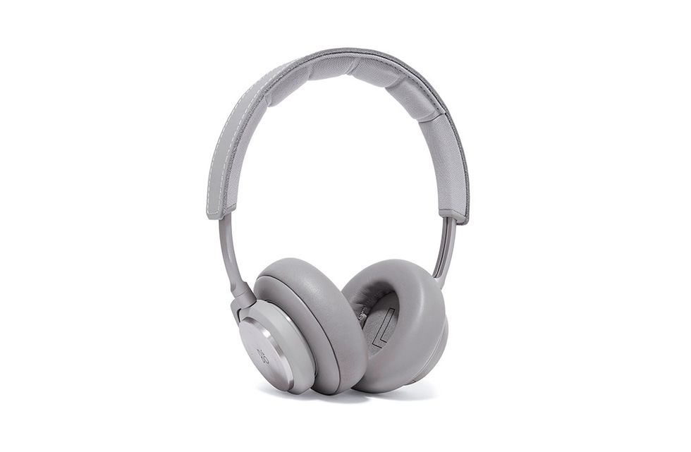 Audio equipment, Product, Electronic device, Gadget, Technology, White, Peripheral, Output device, Headphones, Audio accessory, 