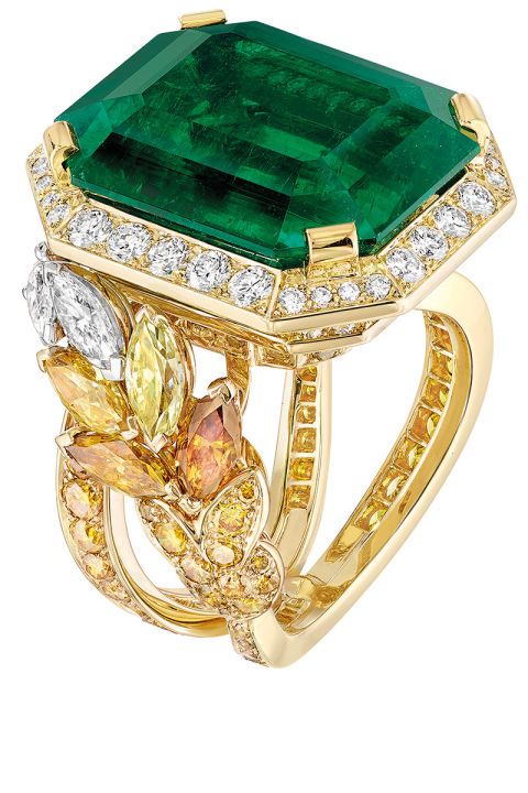 Jewellery, Teal, Gemstone, Metal, Natural material, Engagement ring, Body jewelry, Emerald, Ring, Wedding ceremony supply, 