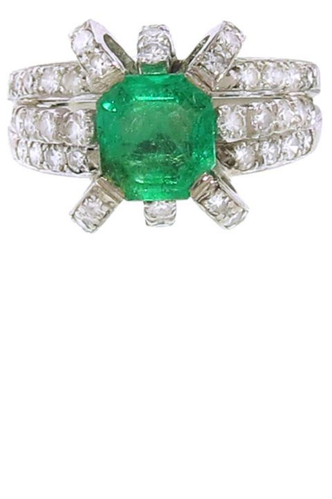 Jewellery, Green, Fashion accessory, Teal, Natural material, Emerald, Body jewelry, Aqua, Ring, Gemstone, 