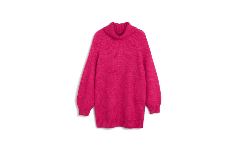 Sleeve, Textile, Outerwear, Magenta, Sweater, Woolen, Maroon, Fur, Natural material, Clothes hanger, 