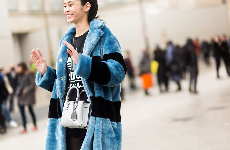 Denim, Standing, Bag, Winter, Street fashion, Fashion, Electric blue, Luggage and bags, Snapshot, Stole, 