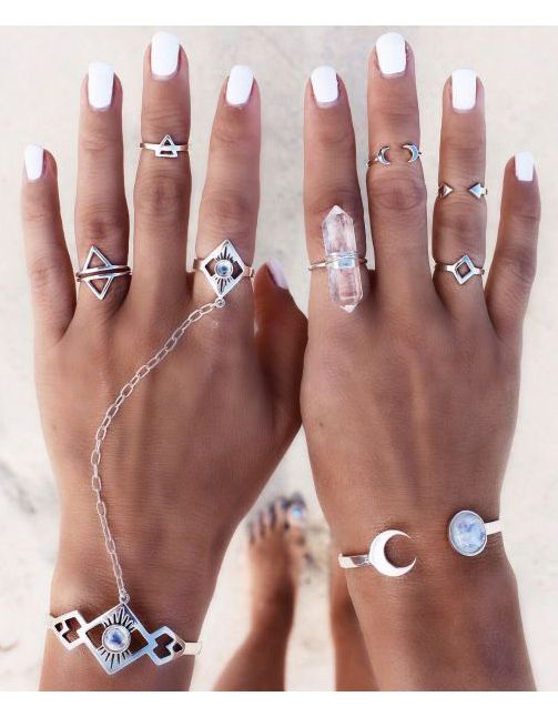Finger, Brown, Skin, Fashion accessory, Jewellery, Nail, White, Style, Wrist, Metal, 
