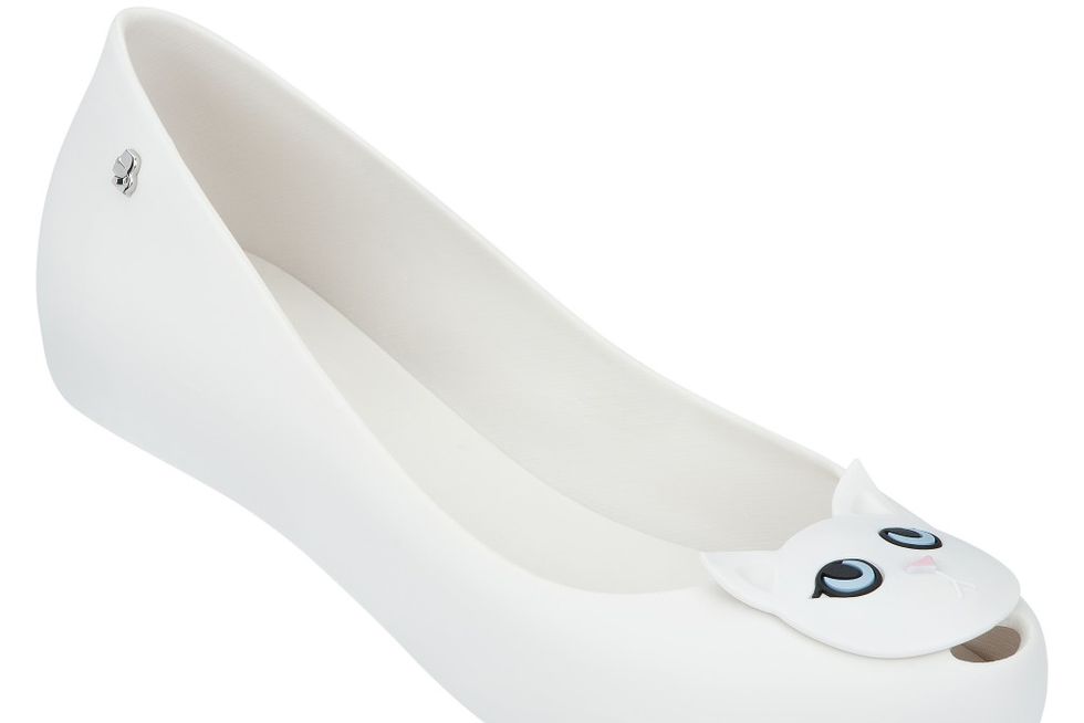 White, Grey, Beige, Ivory, Bicycle saddle, Natural material, Silver, Ballet flat, 