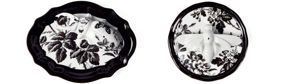 Dishware, Platter, Plate, Serving tray, Black-and-white, Tableware, Monochrome photography, Serveware, Bowl, Style, 