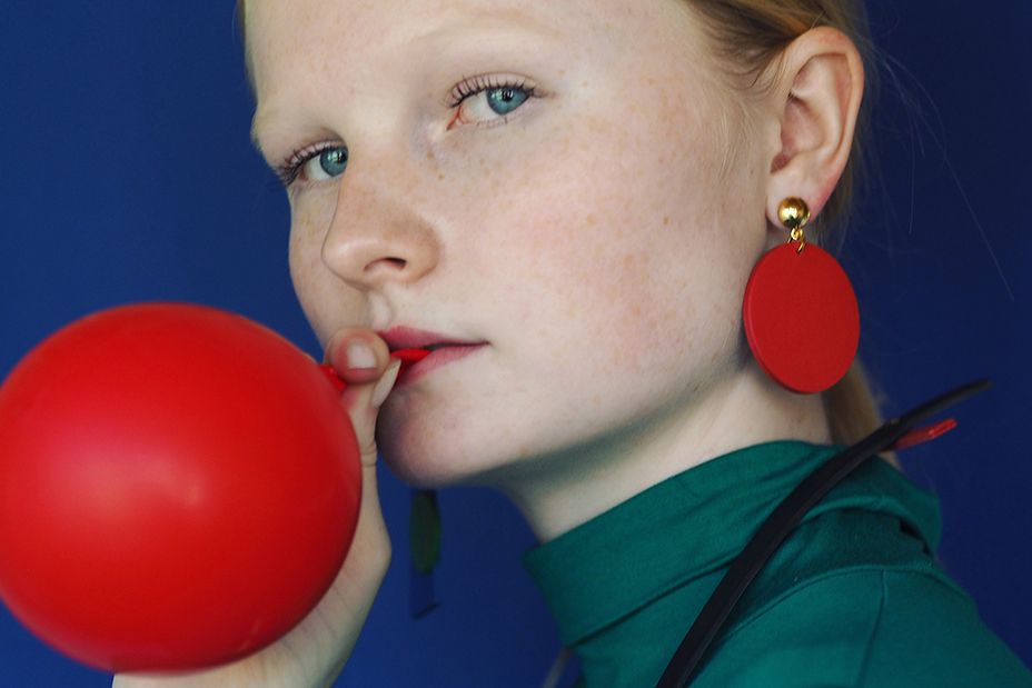 Red, Nose, Head, Chewing gum, Ear, Cheek, Child, Neck, Recreation, Games, 