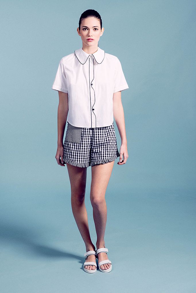 Clothing, Sleeve, Human leg, Collar, Shoulder, Joint, White, Plaid, Style, Knee, 