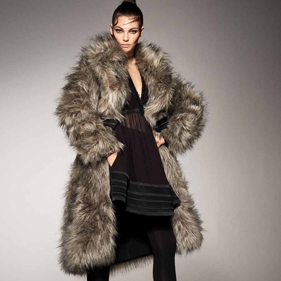 Fur clothing, Fur, Clothing, Fashion model, Fashion, Coat, Outerwear, Overcoat, Textile, Fashion show, 