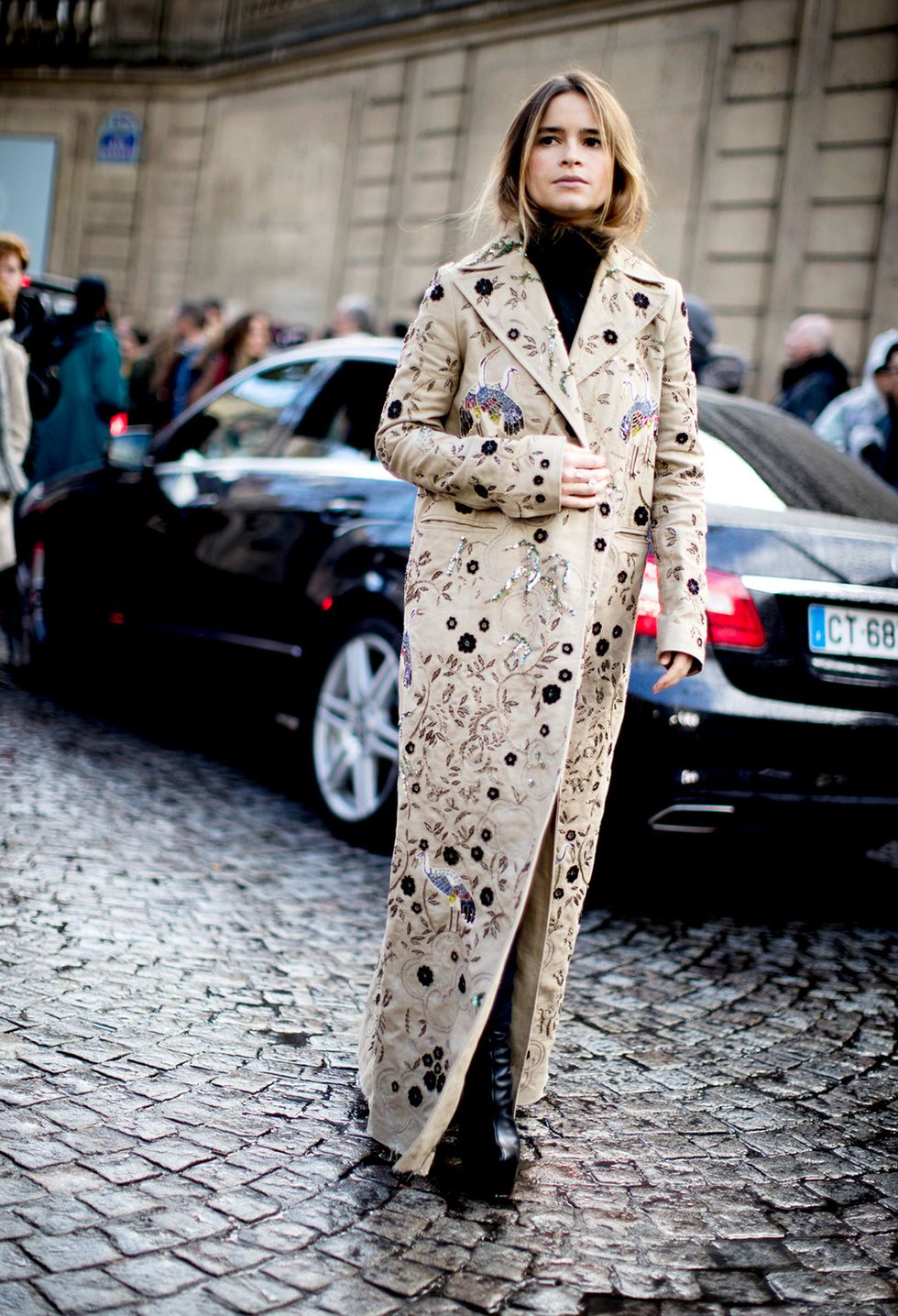 Street fashion, Clothing, Fashion, Trench coat, Coat, Fur, Outerwear, Haute couture, Fashion model, Overcoat, 