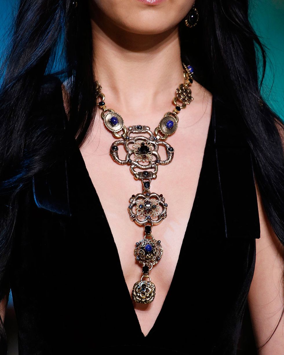 Necklace, Jewellery, Body jewelry, Neck, Fashion accessory, Fashion, Choker, Pendant, Fashion design, Black hair, 