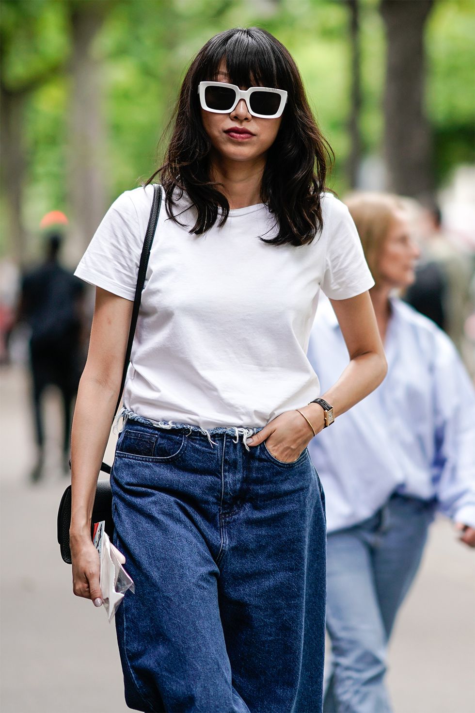 Jeans, Clothing, White, Denim, Street fashion, Eyewear, Shoulder, Sunglasses, Fashion, Waist, 