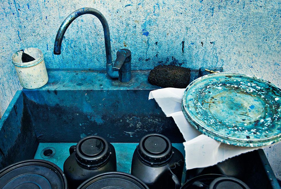 Blue, Plumbing fixture, Turquoise, Teal, Aqua, Azure, Sink, Gas, Dishware, Circle, 