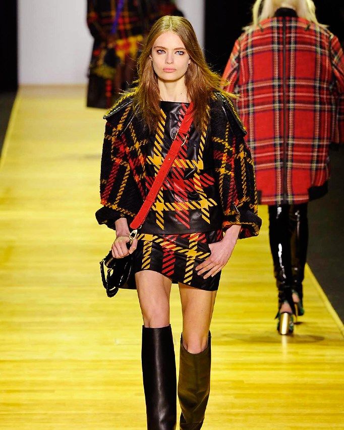 Clothing, Plaid, Event, Tartan, Sleeve, Textile, Pattern, Joint, Outerwear, Fashion show, 