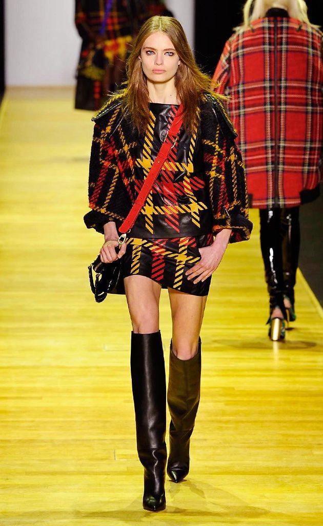 Clothing, Plaid, Event, Tartan, Sleeve, Textile, Pattern, Joint, Outerwear, Fashion show, 