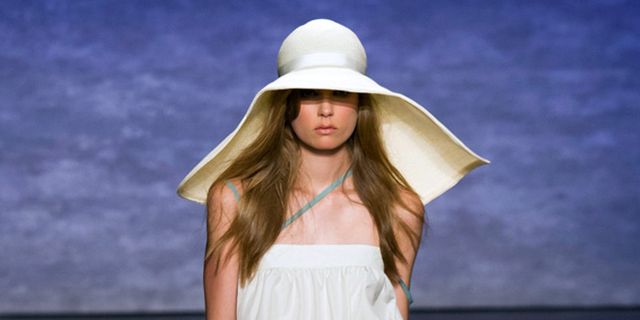 Skin, Hat, Shoulder, Joint, Dress, Fashion accessory, Fashion model, Waist, Costume accessory, Sun hat, 