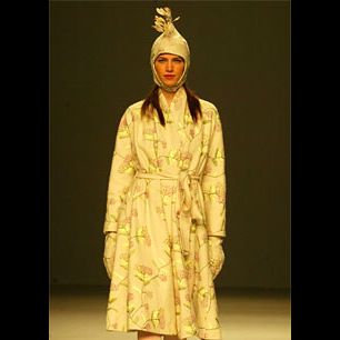 Yellow, Sleeve, Headgear, Fashion, Costume design, Fashion model, Beige, High heels, One-piece garment, Runway, 