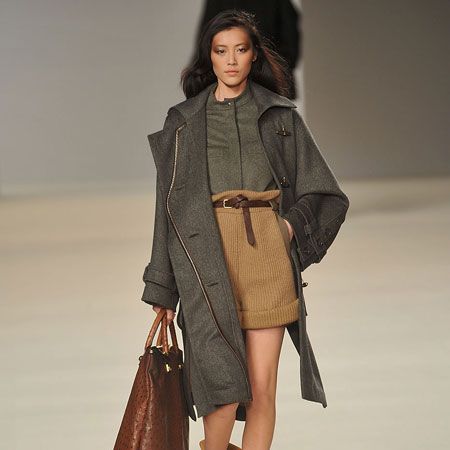 Brown, Sleeve, Human leg, Textile, Joint, Outerwear, Style, Bag, Fashion accessory, Khaki, 