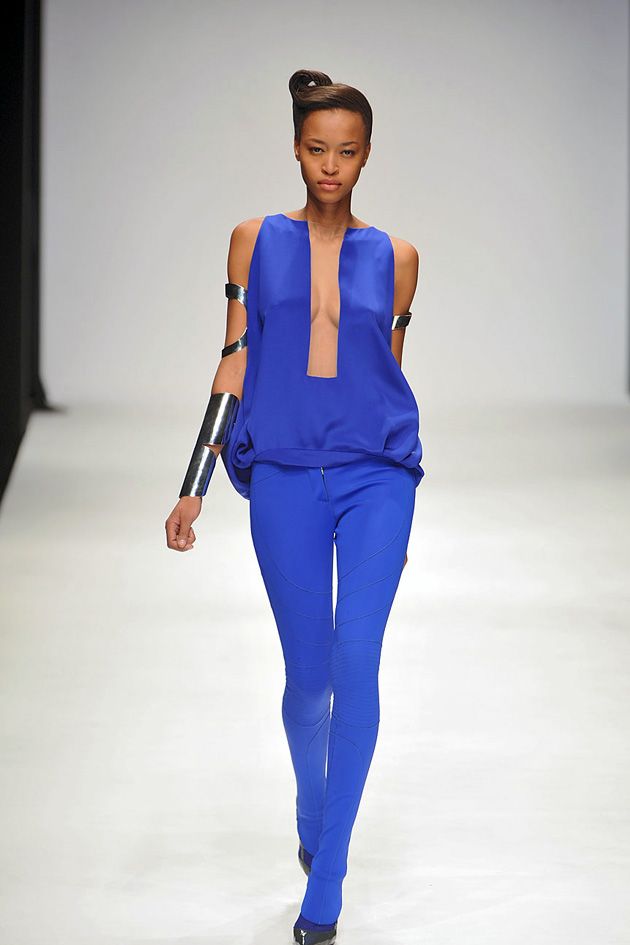 Blue, Sleeve, Shoulder, Joint, Waist, Electric blue, Fashion, Cobalt blue, Fashion model, Model, 