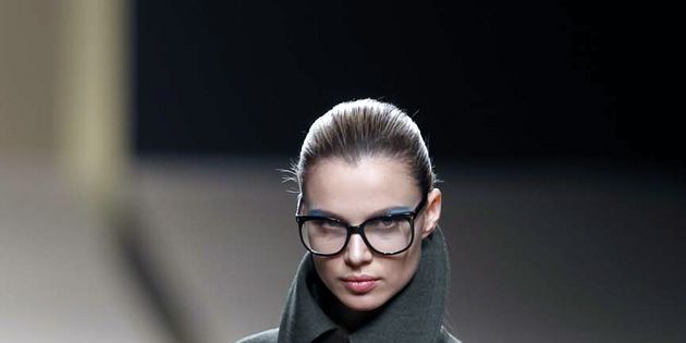 Eyewear, Glasses, Sleeve, Shoulder, Joint, Standing, Collar, Fashion, Street fashion, Sweater, 