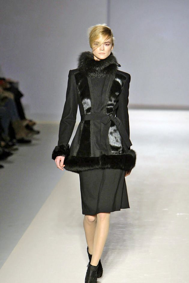Clothing, Sleeve, Fashion show, Shoulder, Joint, Outerwear, Runway, Fashion model, Style, Knee, 