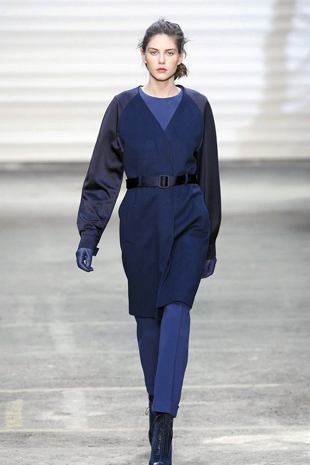Clothing, Blue, Sleeve, Fashion show, Shoulder, Winter, Joint, Outerwear, Style, Fashion model, 
