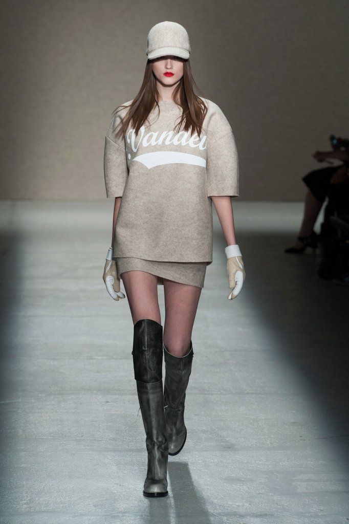 Clothing, Shoulder, Human leg, Fashion show, Joint, Outerwear, Style, Knee, Boot, Fashion model, 