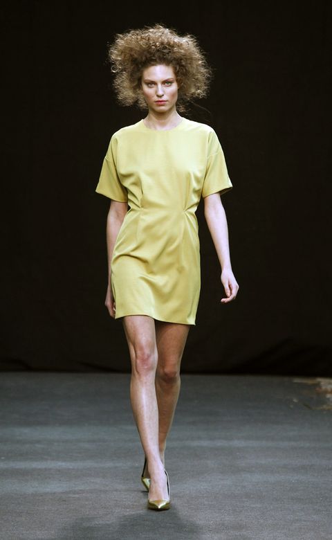 Clothing, Hairstyle, Yellow, Human leg, Shoulder, Fashion show, Dress, Joint, Style, One-piece garment, 