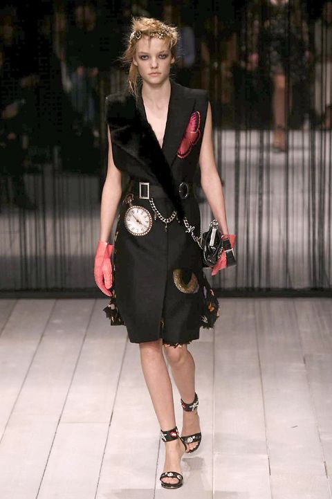 Shoulder, Dress, Joint, Outerwear, Style, Fashion show, Fashion accessory, Fashion model, Fashion, Sandal, 