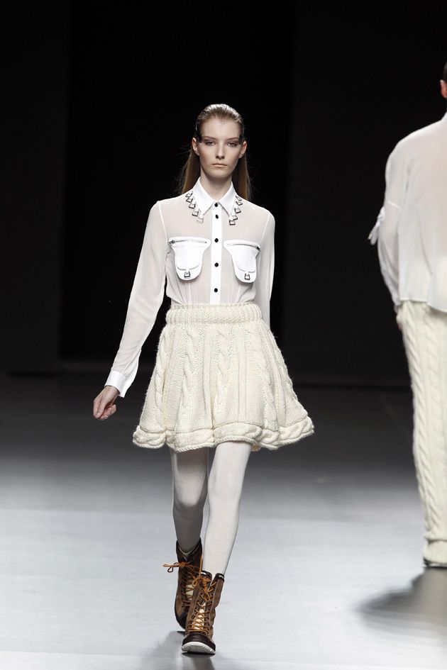 Clothing, Fashion show, Sleeve, Shoulder, Textile, Joint, Runway, Outerwear, White, Style, 