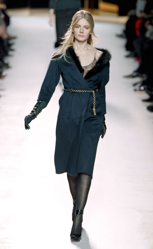 Fashion show, Sleeve, Shoulder, Joint, Winter, Outerwear, Runway, Fashion model, Style, Waist, 