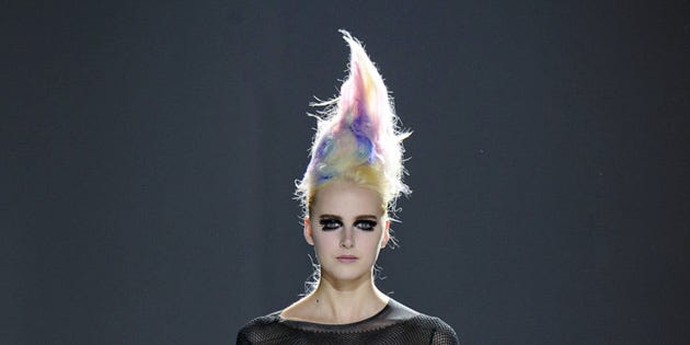 Hairstyle, Fashion show, Style, Fashion model, Runway, Fashion, Headpiece, Eyelash, Waist, Model, 