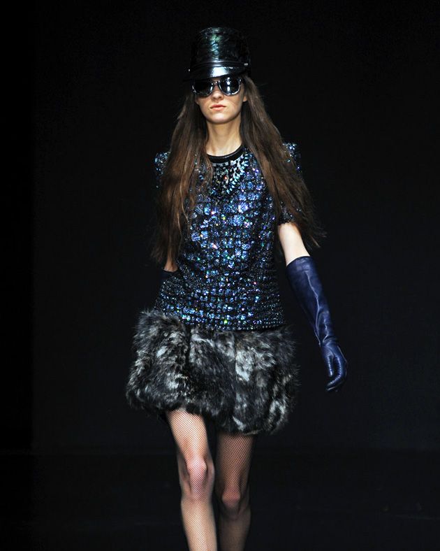 Clothing, Shoulder, Fashion show, Human leg, Hat, Joint, Style, Runway, Sunglasses, Knee, 