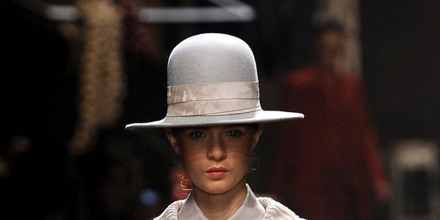 Hat, Sleeve, Textile, Outerwear, Style, Headgear, Fashion, Street fashion, Jewellery, Sun hat, 
