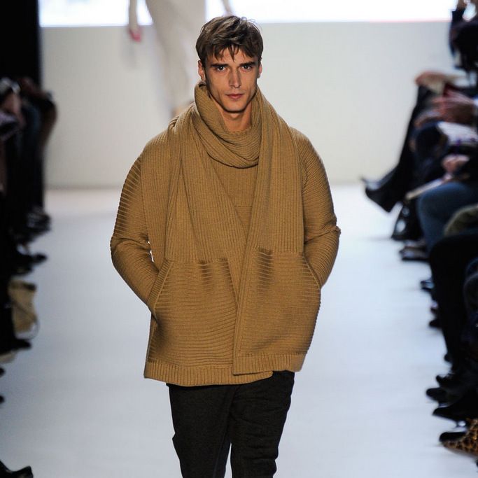 Brown, Sleeve, Shoulder, Winter, Joint, Outerwear, Style, Fashion model, Fashion show, Fashion, 