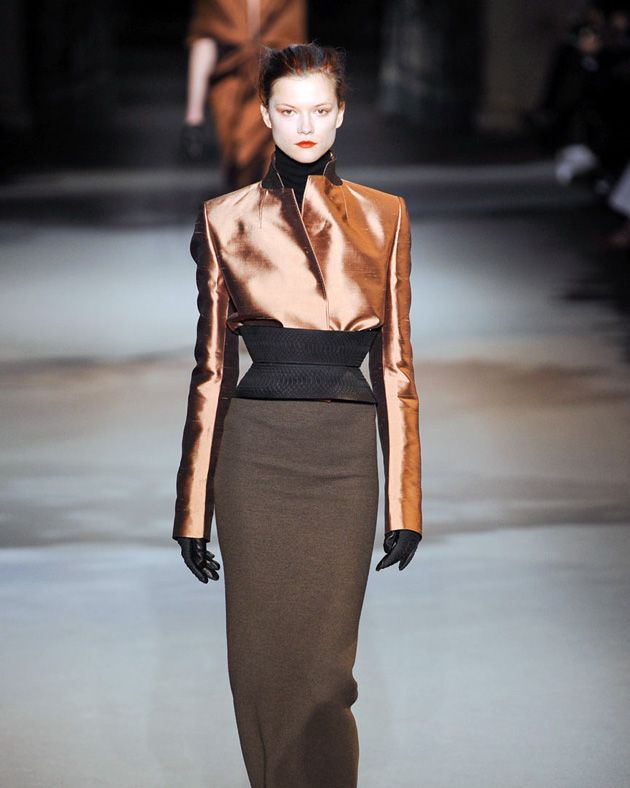 Clothing, Brown, Fashion show, Shoulder, Joint, Outerwear, Fashion model, Runway, Style, Waist, 