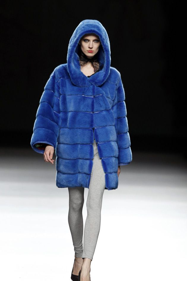 Blue, Sleeve, Winter, Shoulder, Textile, Joint, Outerwear, Style, Electric blue, Fashion show, 