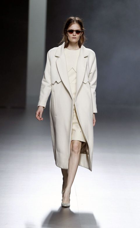Clothing, Sleeve, Shoulder, Fashion show, Joint, Outerwear, Style, Runway, Fashion model, Knee, 